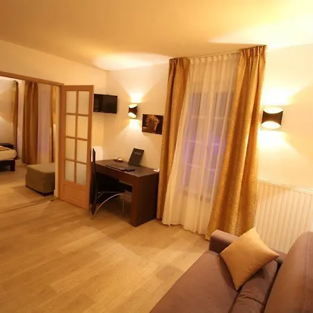 Le Continental Hotel