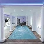 Le Continental Hotel
