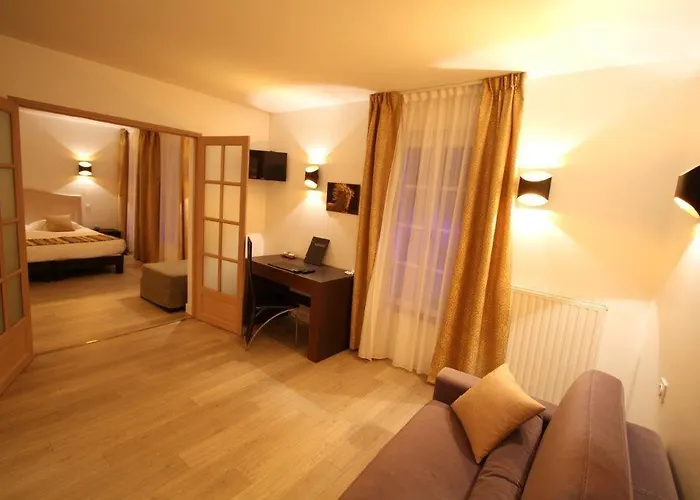 Le Continental Hotel